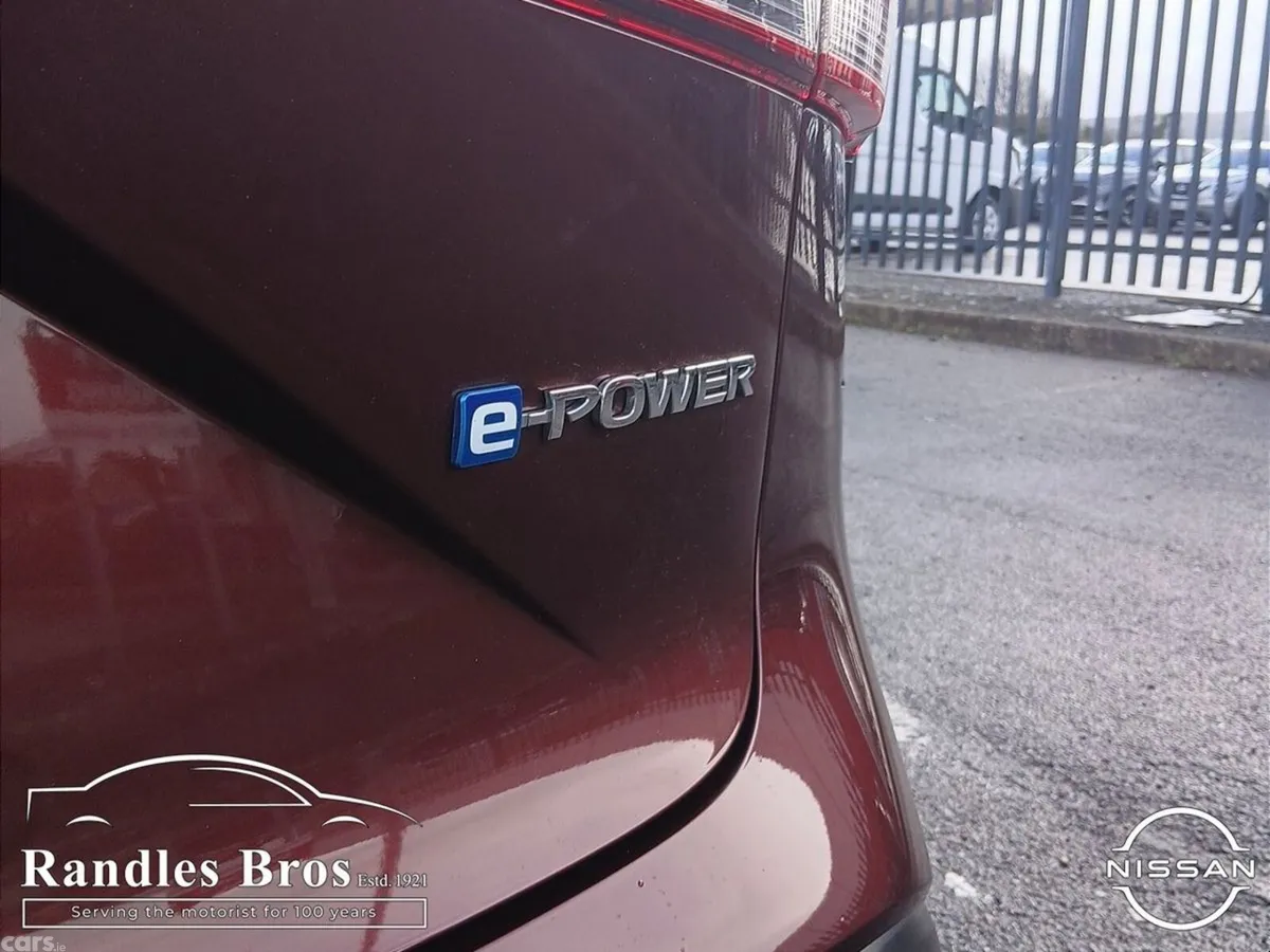 Nissan Qashqai MPV, Petrol Hybrid, 2023, Red