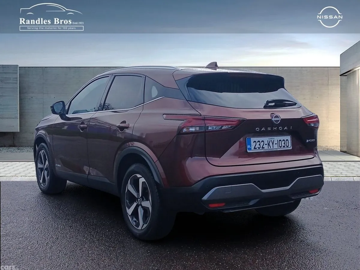 Nissan Qashqai MPV, Petrol Hybrid, 2023, Red