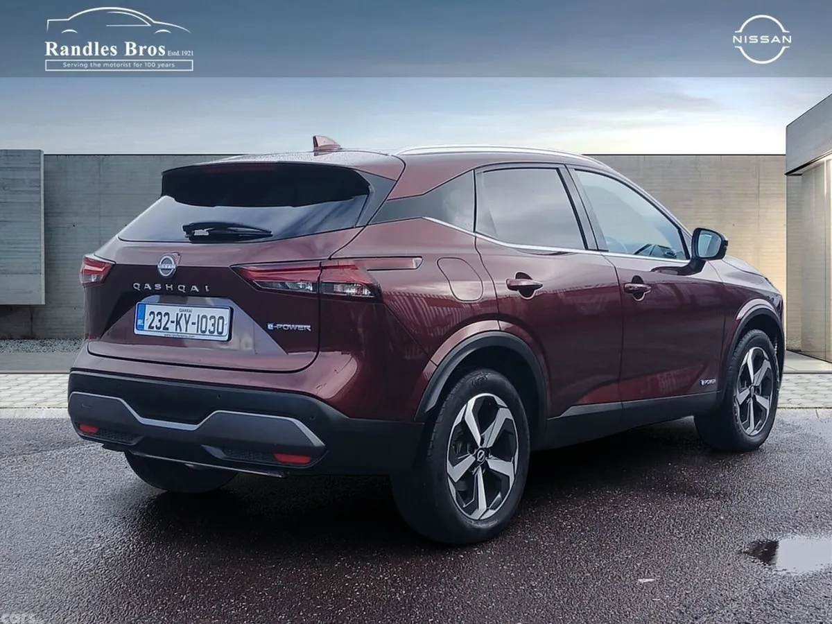 Nissan Qashqai MPV, Petrol Hybrid, 2023, Red