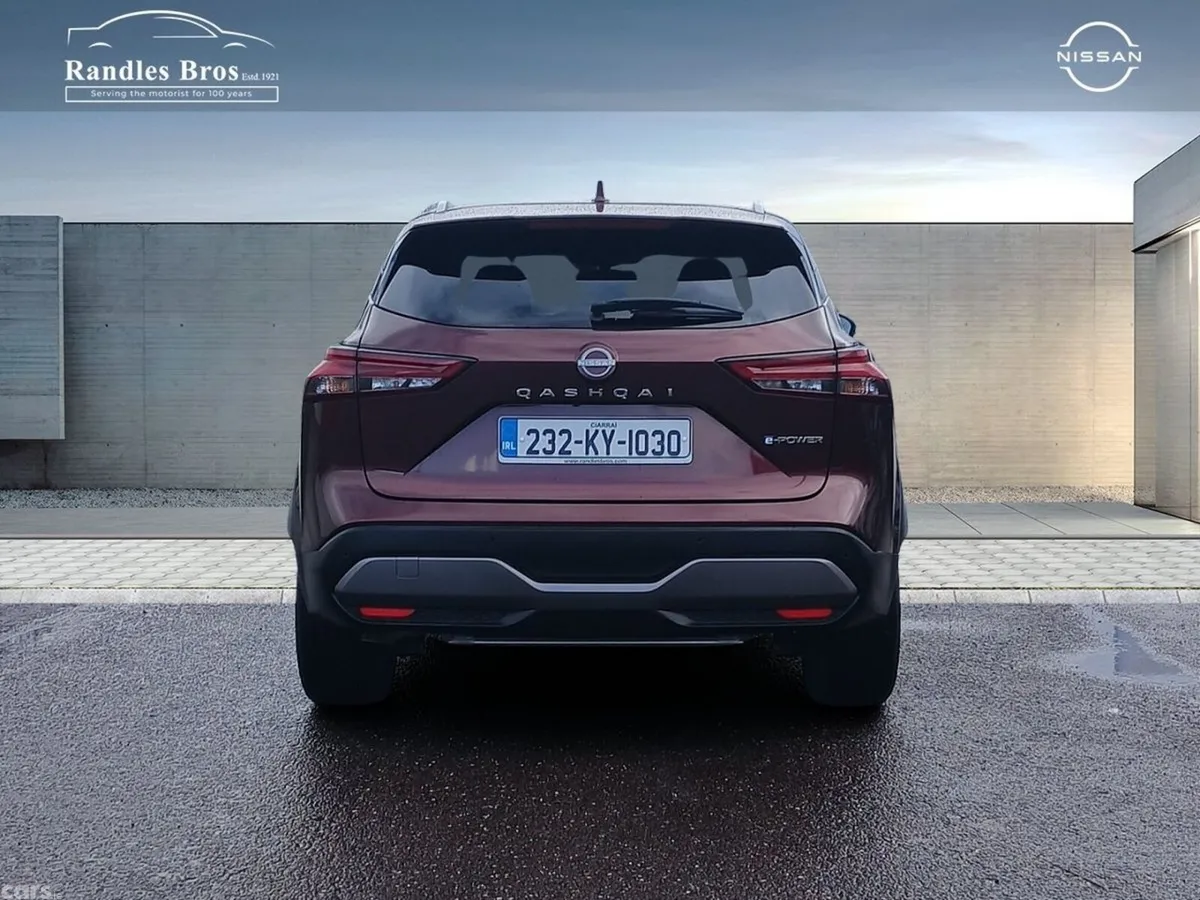 Nissan Qashqai MPV, Petrol Hybrid, 2023, Red