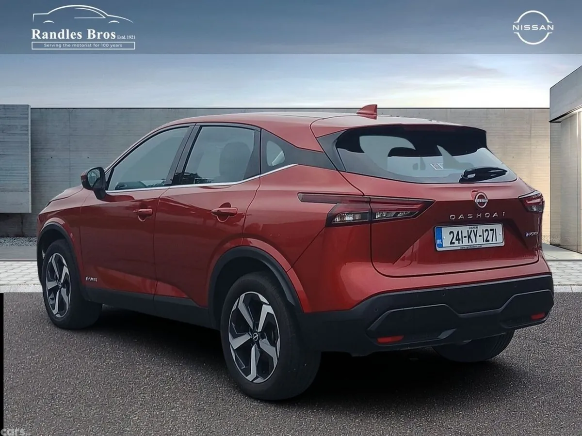 Nissan Qashqai MPV, Petrol, 2024, Red