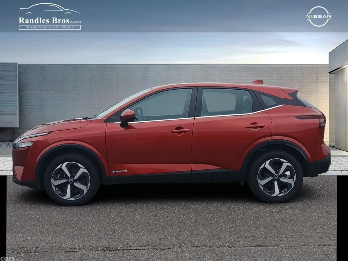 Nissan Qashqai MPV, Petrol, 2024, Red