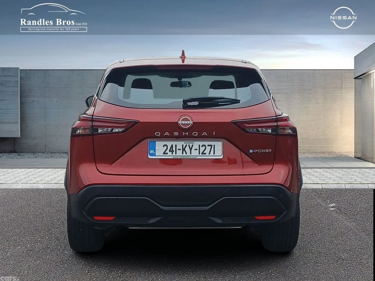 Nissan Qashqai MPV, Petrol, 2024, Red