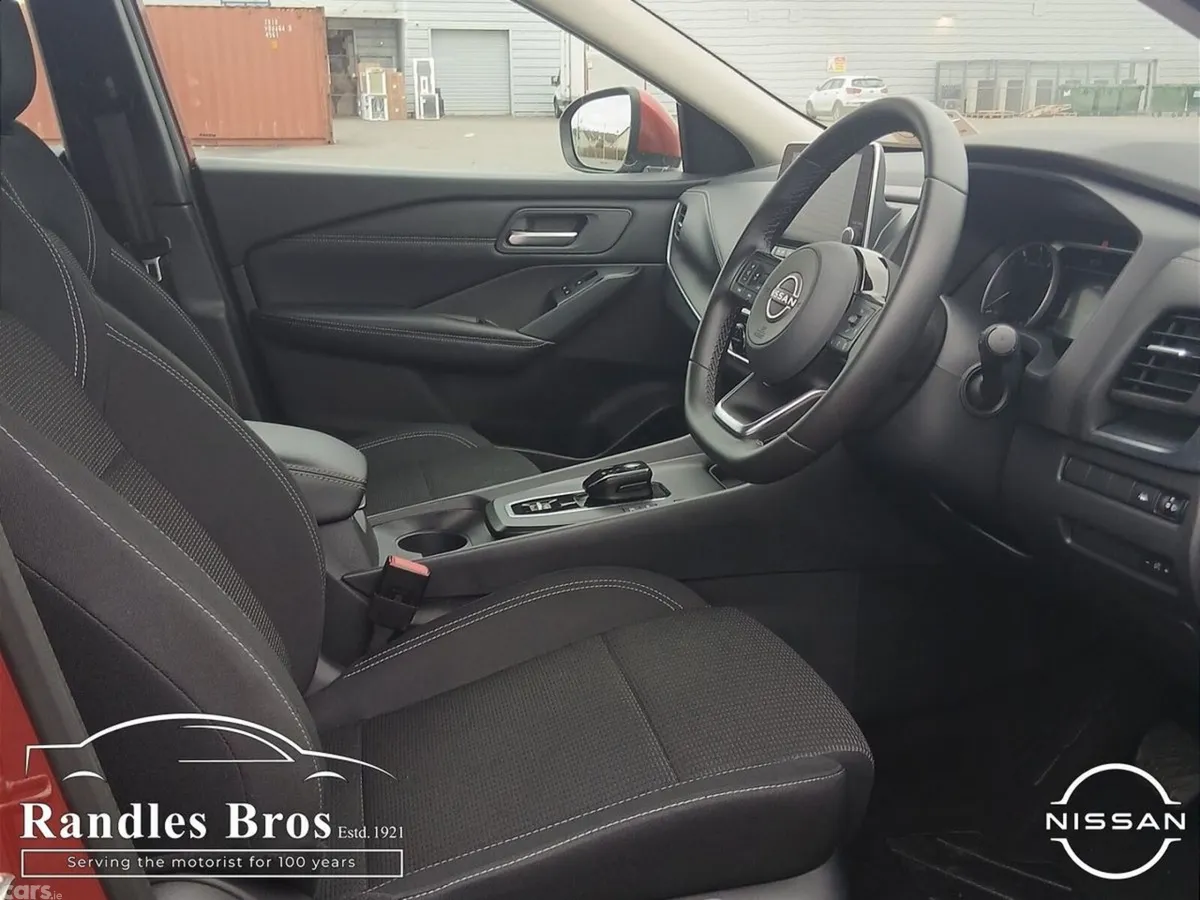 Nissan Qashqai MPV, Petrol, 2024, Red