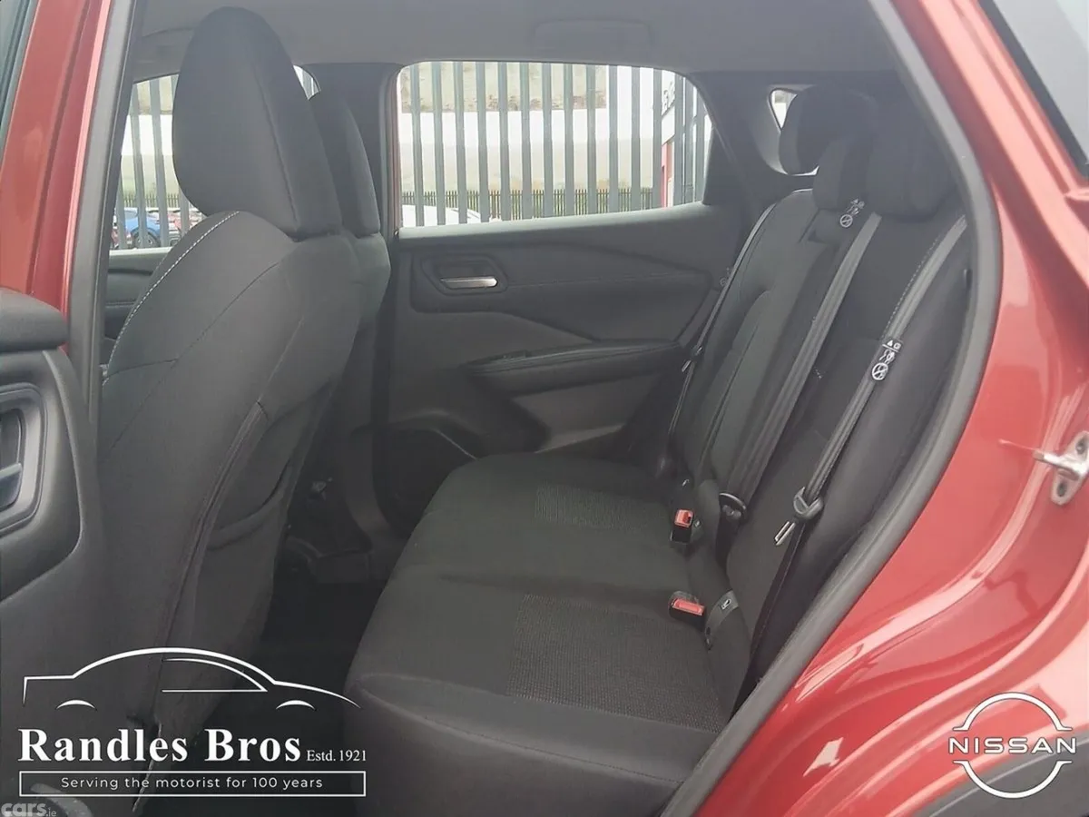 Nissan Qashqai MPV, Petrol, 2024, Red