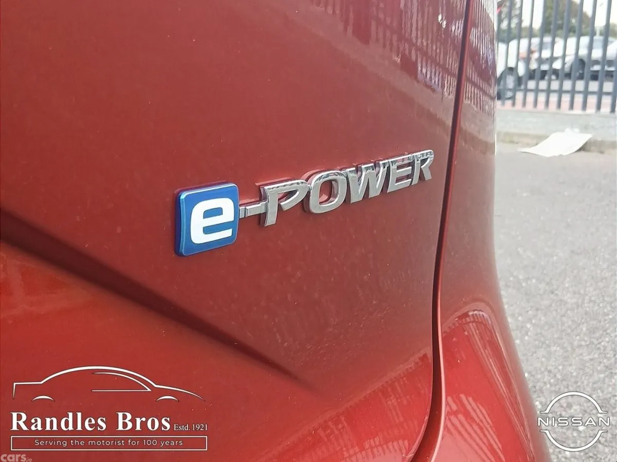 Nissan Qashqai MPV, Petrol, 2024, Red