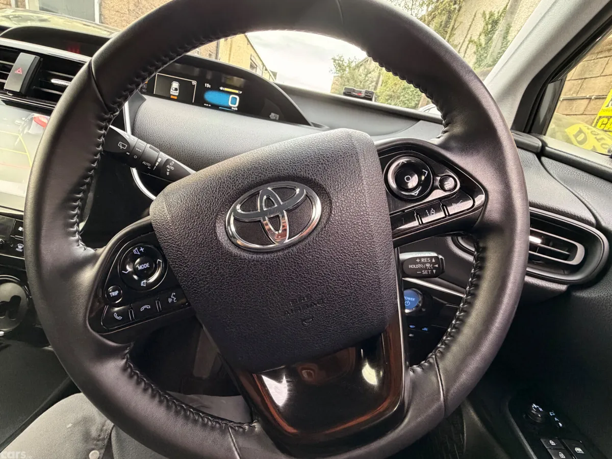 Toyota Prius Hatchback, Petrol Hybrid, 2022, White