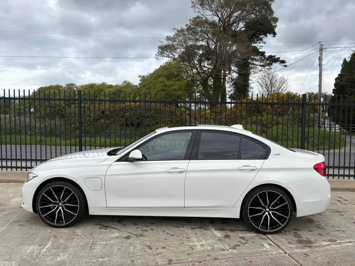 BMW 3-Series Saloon, Petrol Plug-in Hybrid, 2016, White