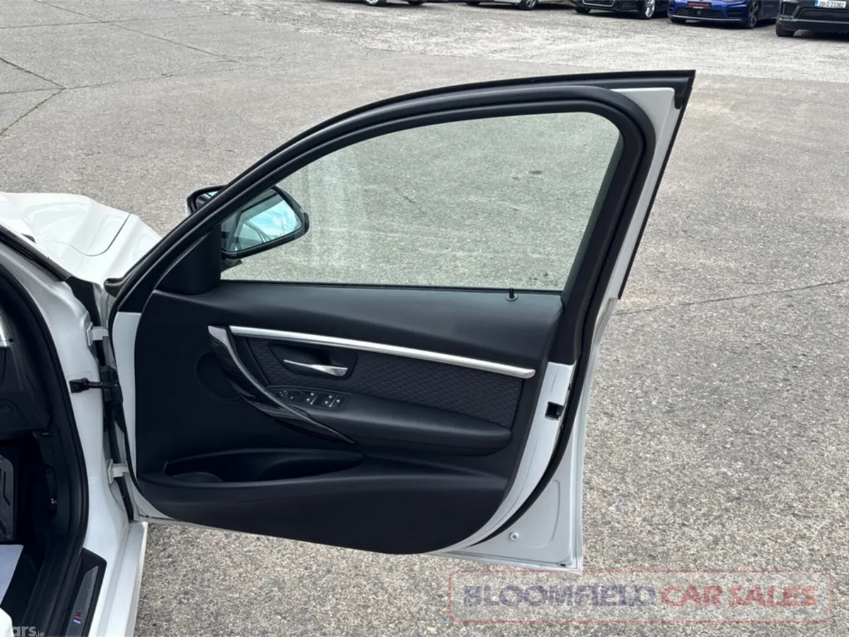 BMW 3-Series Estate, Petrol, 2018, White