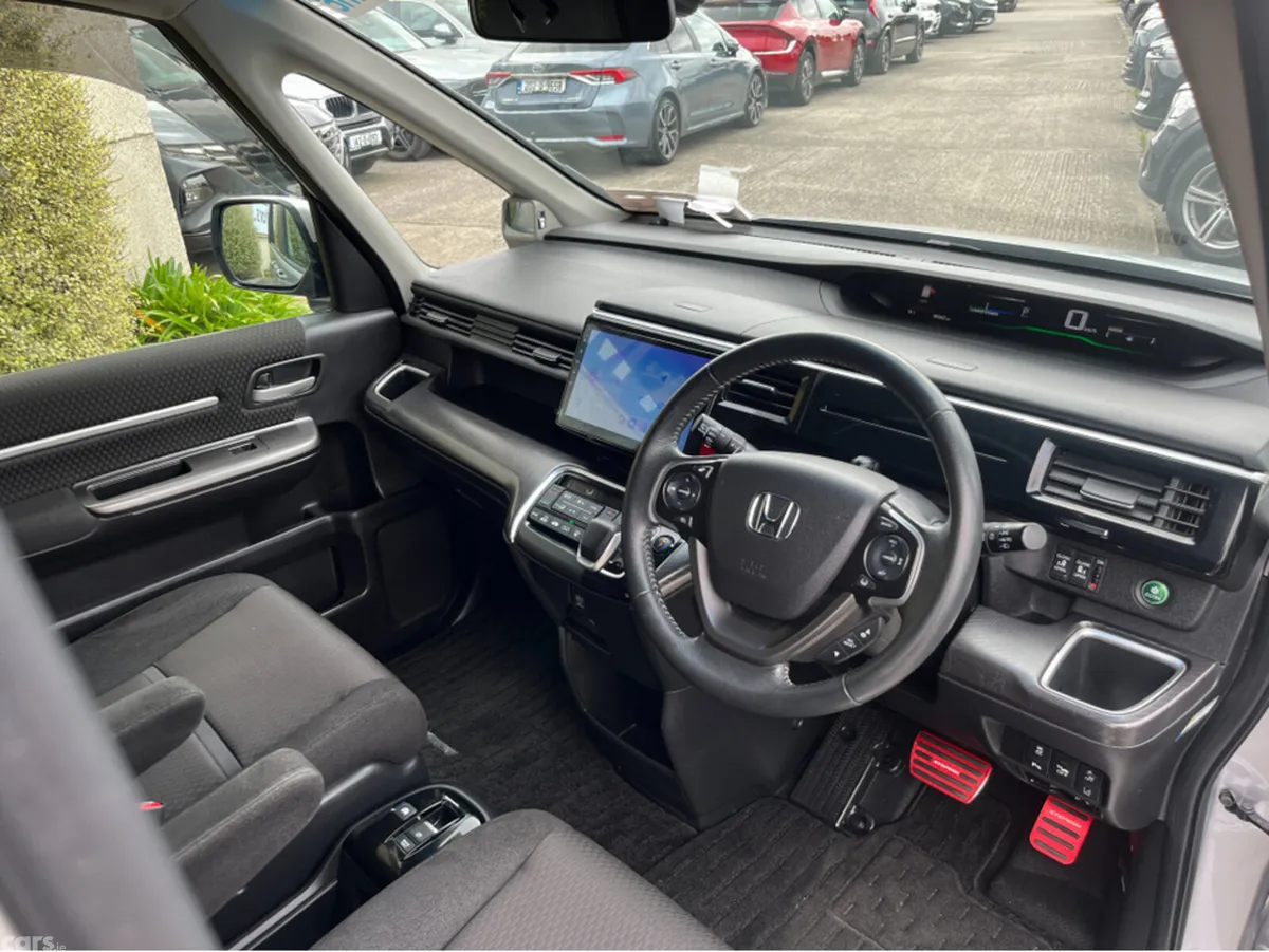Honda Stepwagon MPV, Petrol Hybrid, 2019, Silver