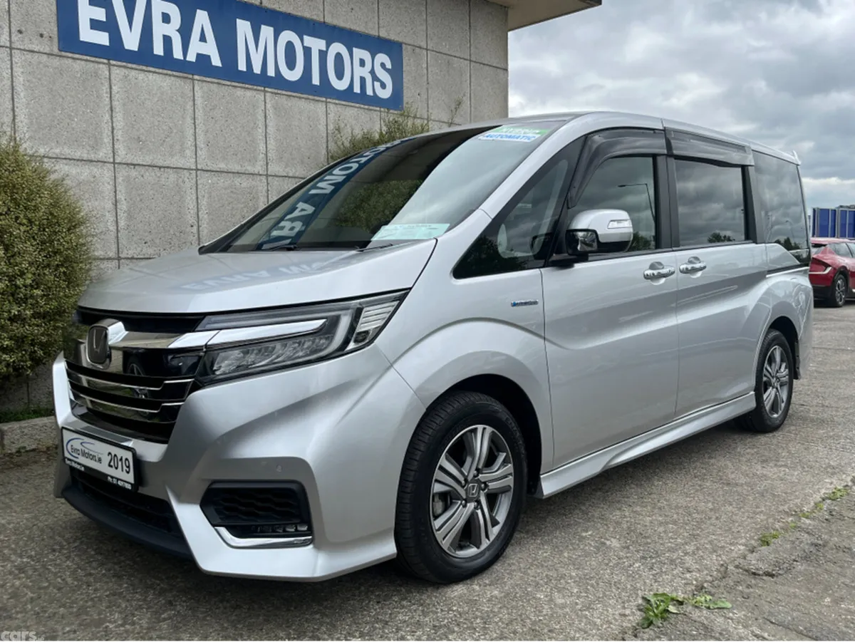 Honda Stepwagon MPV, Petrol Hybrid, 2019, Silver