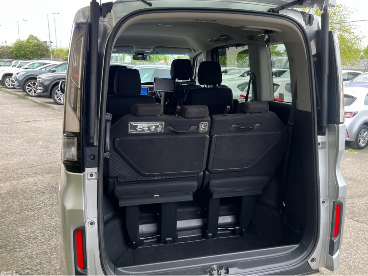 Honda Stepwagon MPV, Petrol Hybrid, 2019, Silver