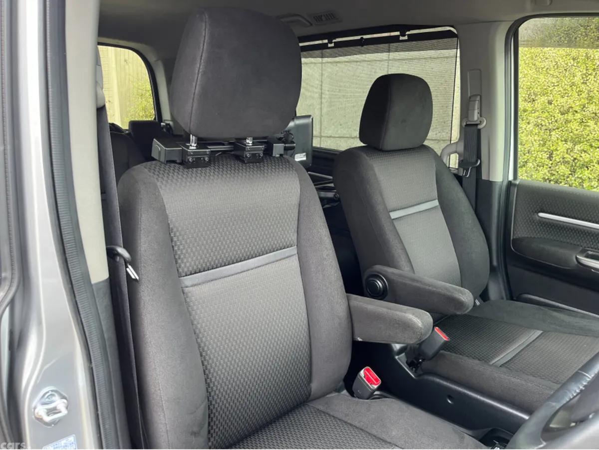 Honda Stepwagon MPV, Petrol Hybrid, 2019, Silver
