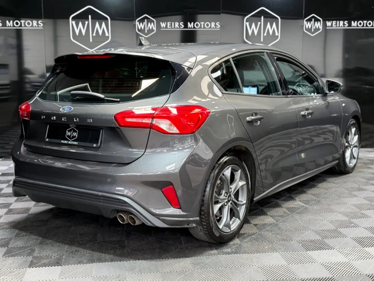 Ford Focus Hatchback, Petrol, 2019, Grey