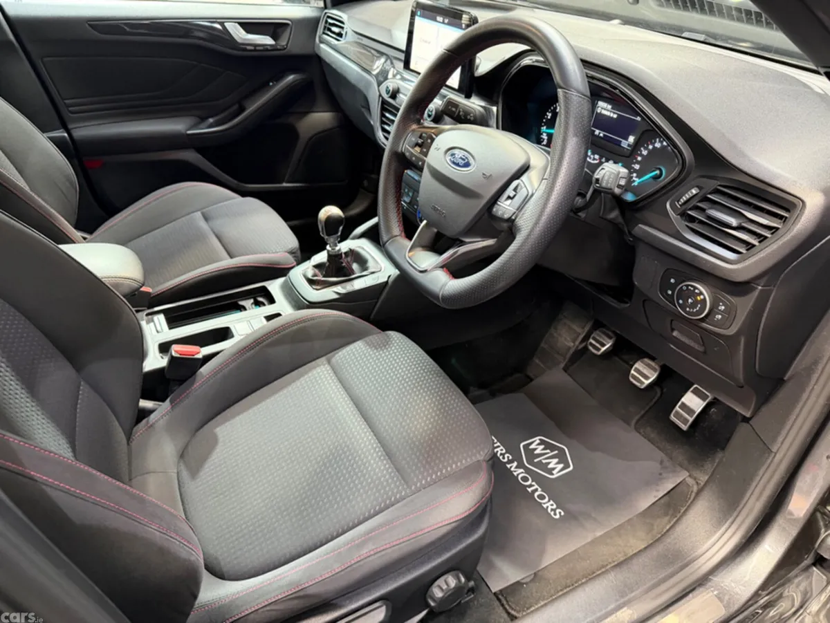 Ford Focus Hatchback, Petrol, 2019, Grey