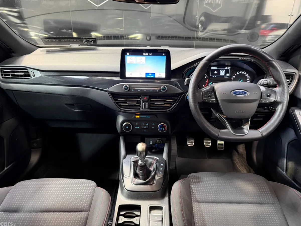 Ford Focus Hatchback, Petrol, 2019, Grey