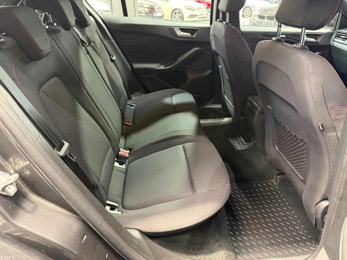 Ford Focus Hatchback, Petrol, 2019, Grey