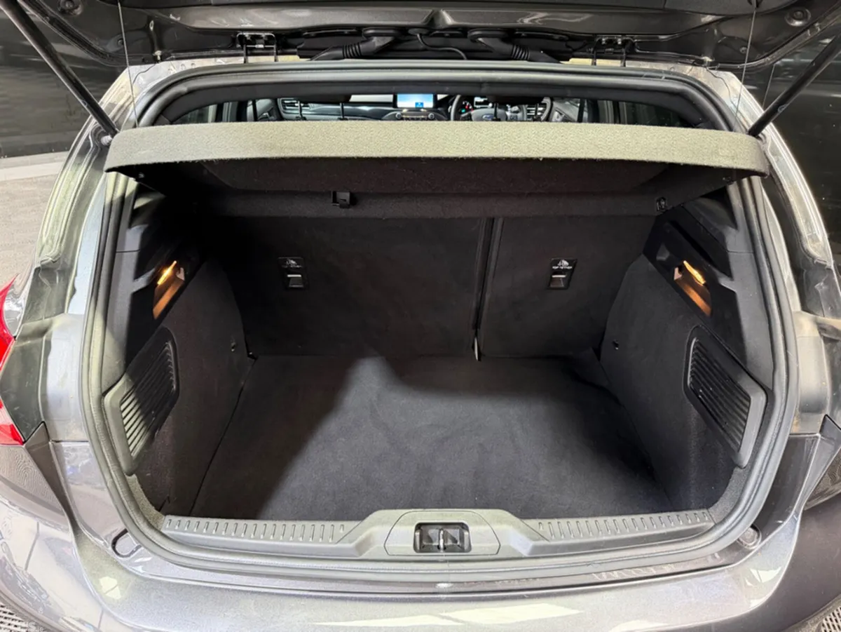 Ford Focus Hatchback, Petrol, 2019, Grey