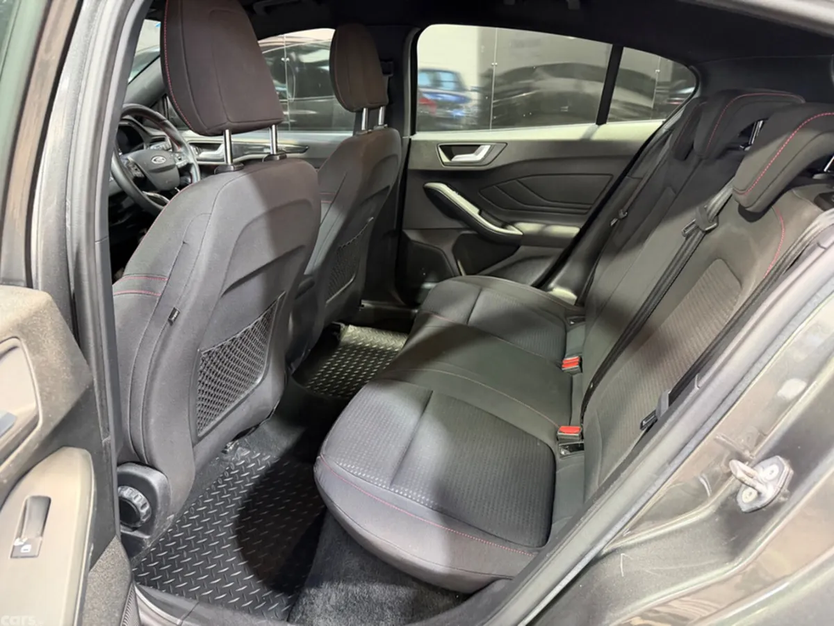 Ford Focus Hatchback, Petrol, 2019, Grey