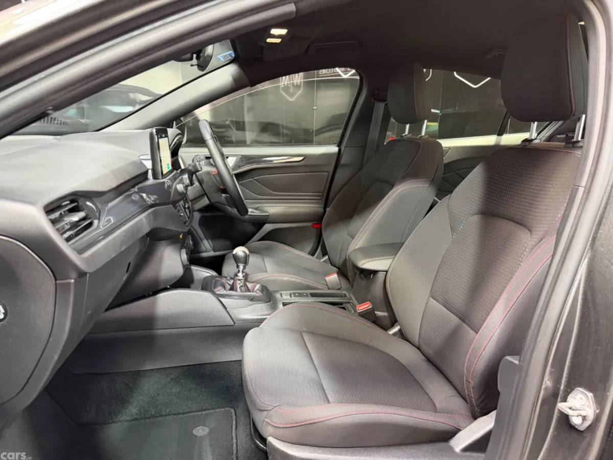 Ford Focus Hatchback, Petrol, 2019, Grey