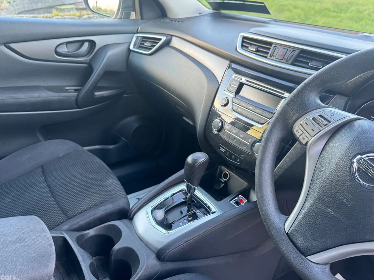 Nissan Qashqai Hatchback, Diesel, 2015, Red