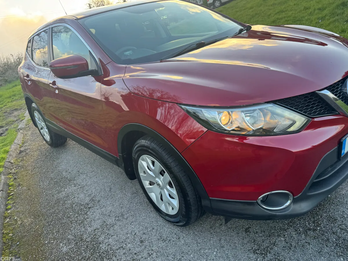 Nissan Qashqai Hatchback, Diesel, 2015, Red