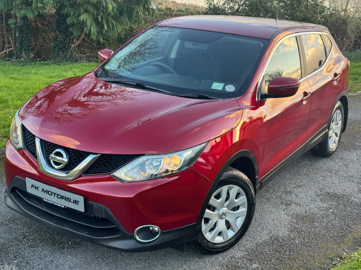 Nissan Qashqai Hatchback, Diesel, 2015, Red