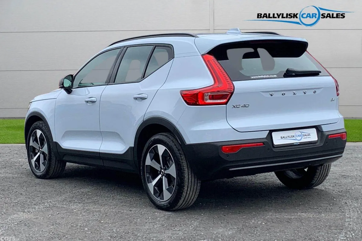 Volvo XC40 SUV, Petrol Hybrid, 2025, Blue