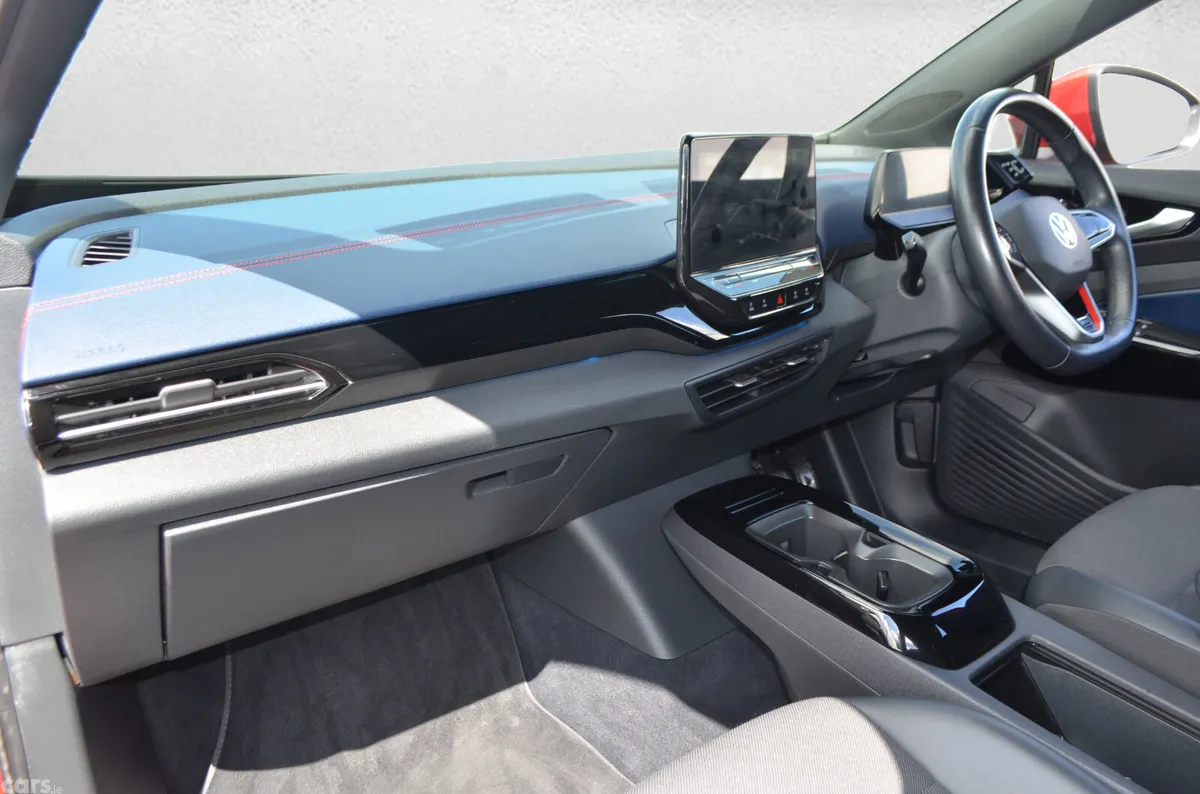 Volkswagen ID.4 Hatchback, Electric, 2022, Red