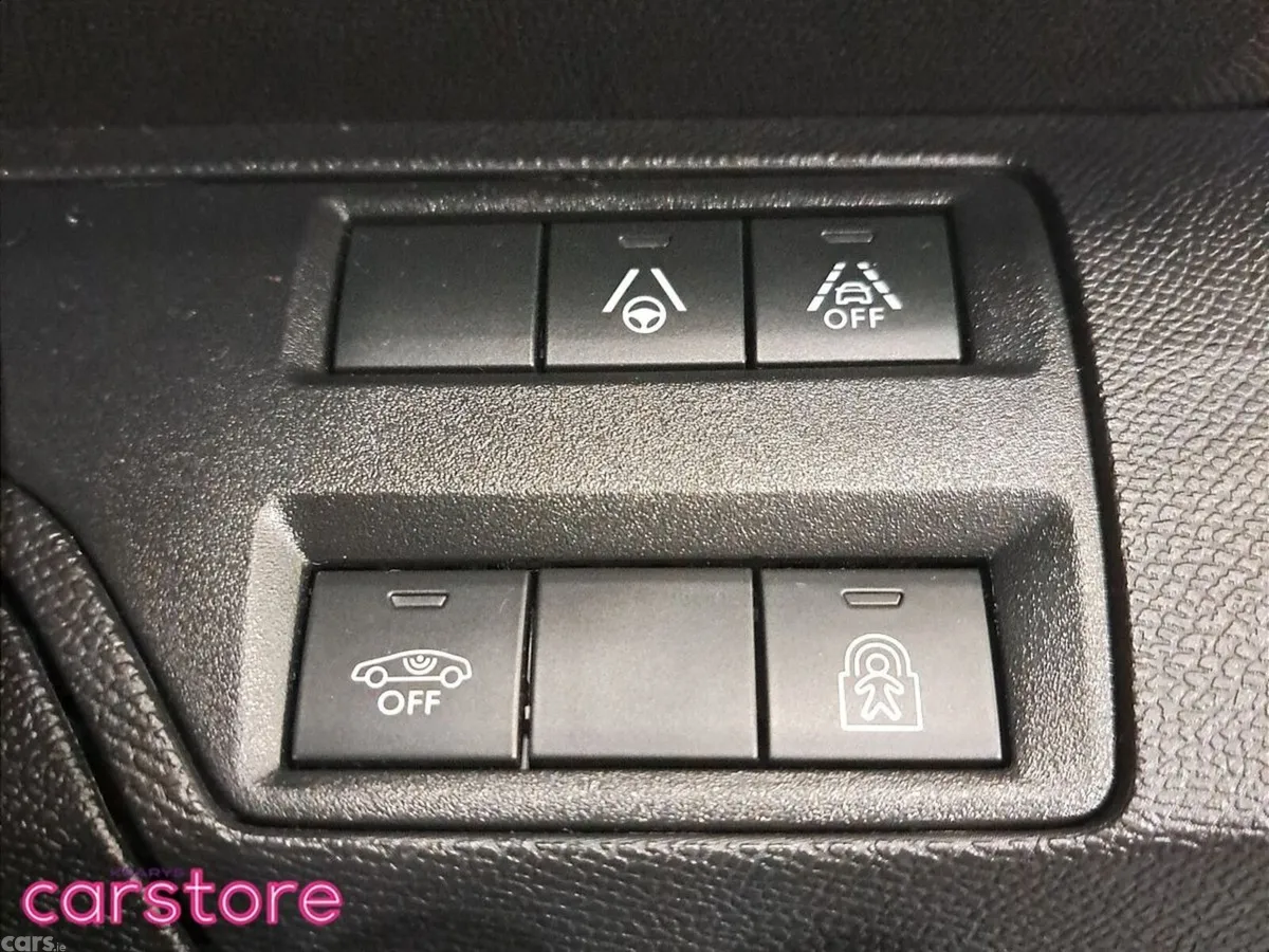 Peugeot 5008 MPV, Petrol Hybrid, 2024, White