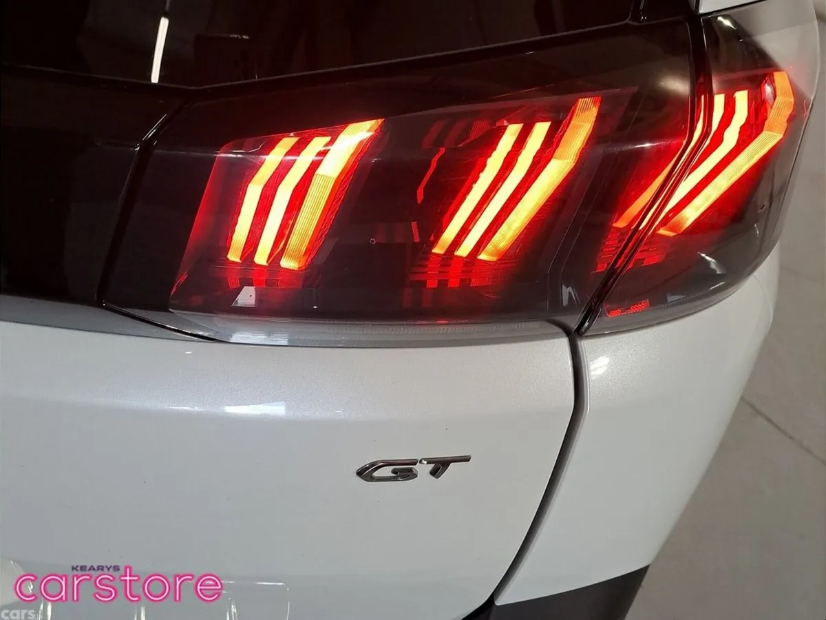 Peugeot 5008 MPV, Petrol Hybrid, 2024, White