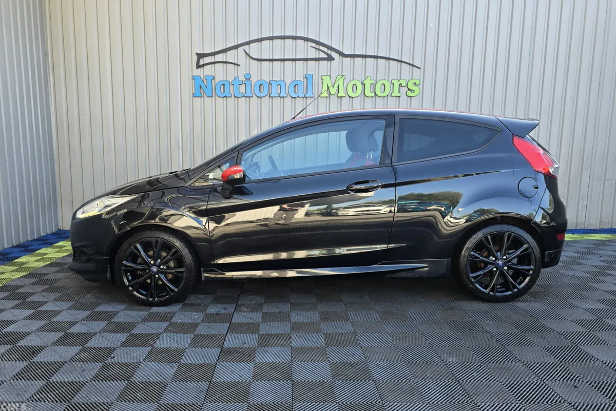 Ford Fiesta Hatchback, Petrol, 2015, Black