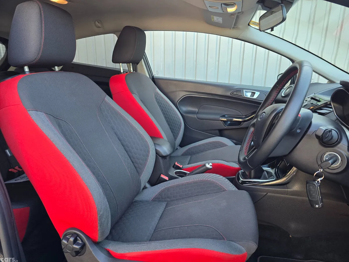 Ford Fiesta Hatchback, Petrol, 2015, Black