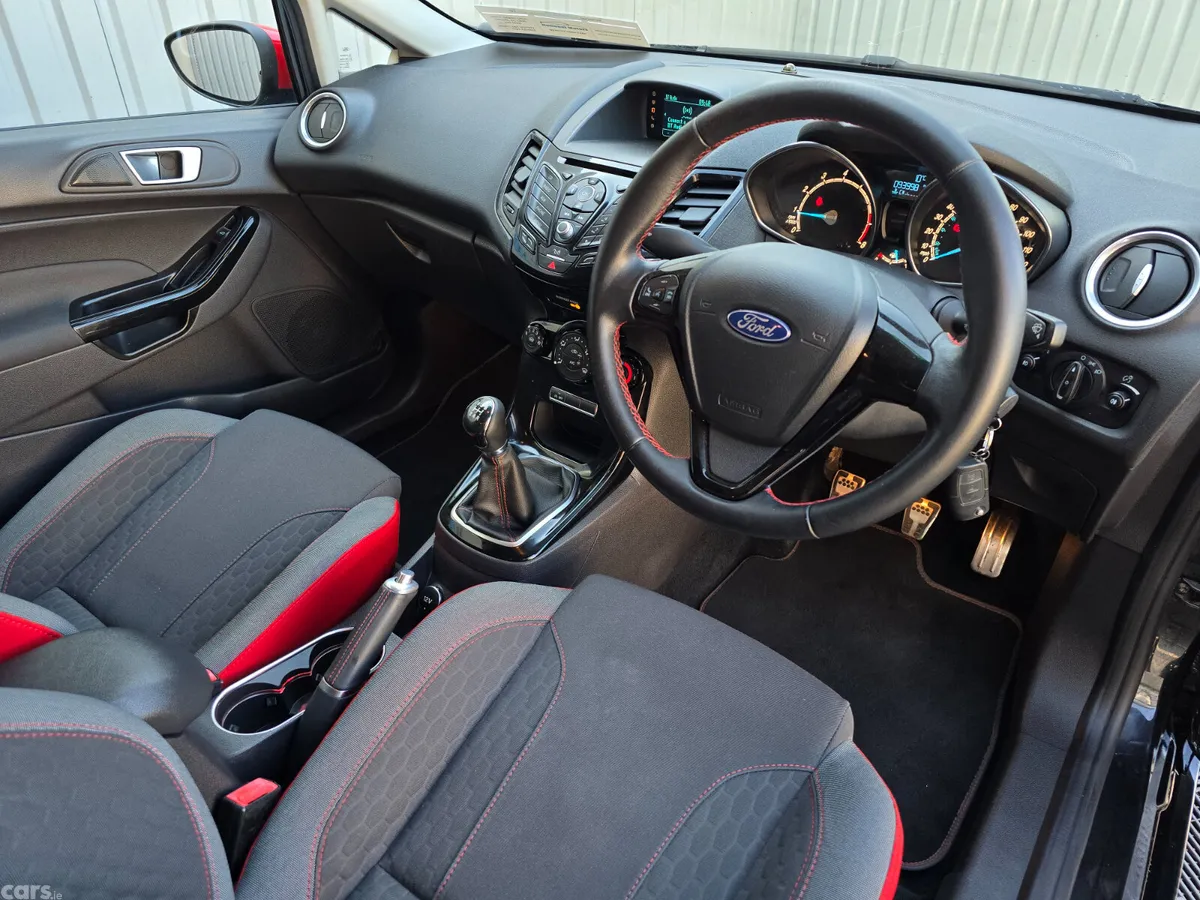 Ford Fiesta Hatchback, Petrol, 2015, Black
