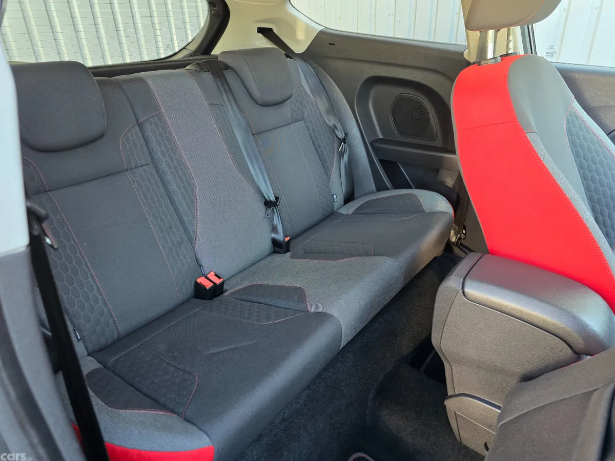 Ford Fiesta Hatchback, Petrol, 2015, Black