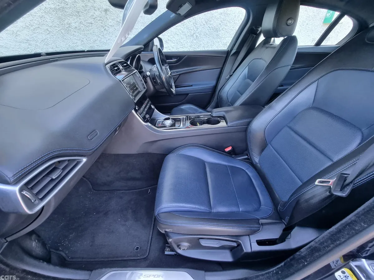 Jaguar XE Saloon, Diesel, 2015, Blue