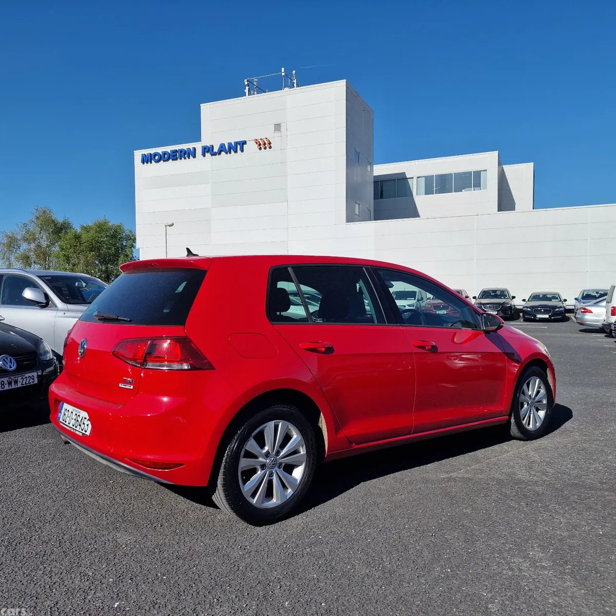 Volkswagen Golf Hatchback, Petrol, 2016, Red