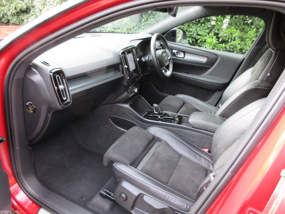 Volvo XC40 Estate, Petrol Plug-in Hybrid, 2021, Red