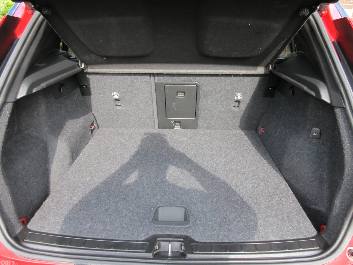 Volvo XC40 Estate, Petrol Plug-in Hybrid, 2021, Red