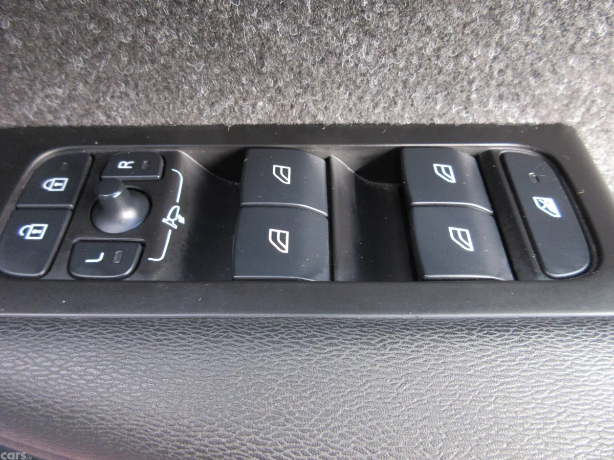 Volvo XC40 Estate, Petrol Plug-in Hybrid, 2021, Red