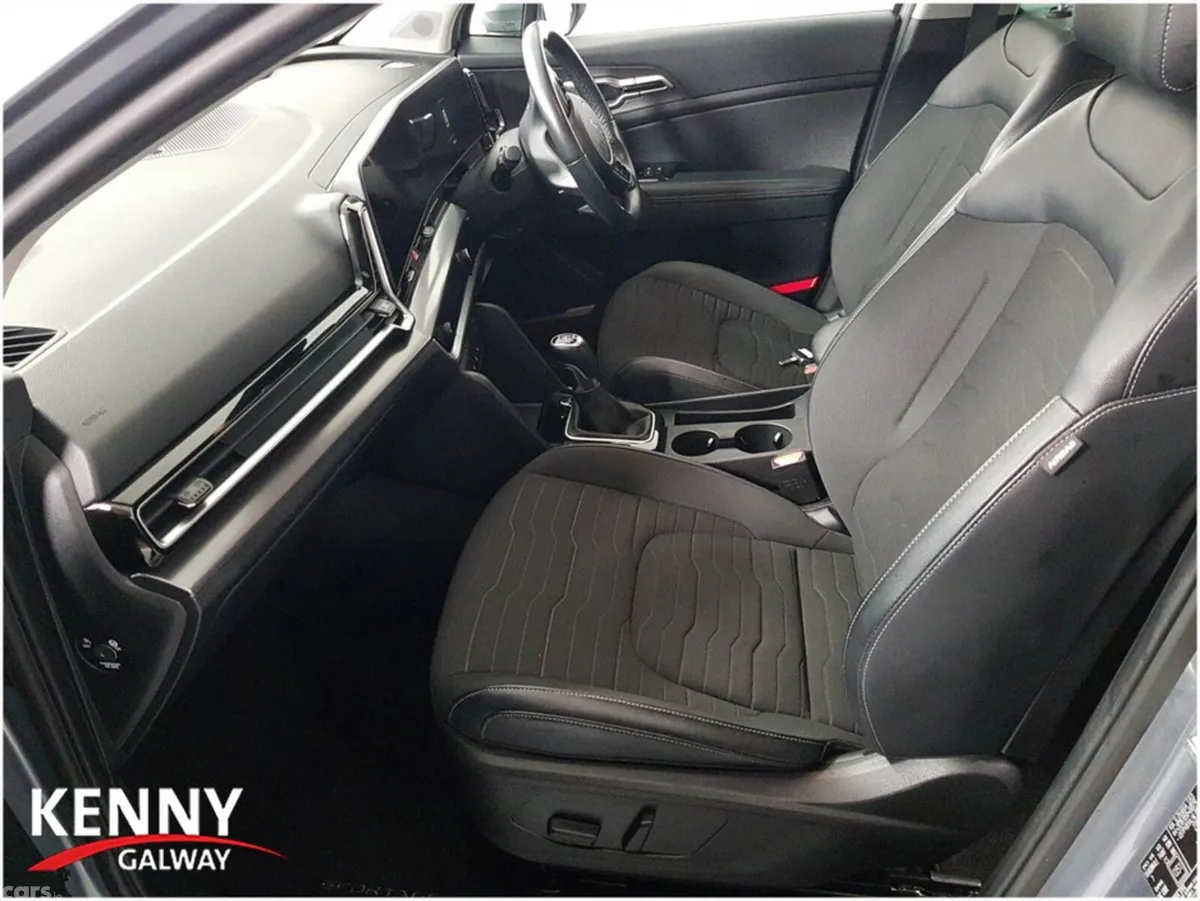 Kia Sportage MPV, Diesel, 2022, Grey