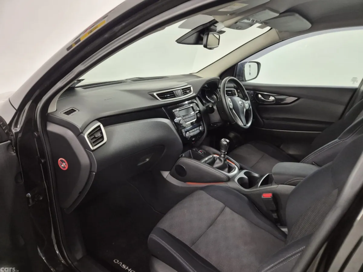 Nissan Qashqai MPV, Diesel, 2015, Black