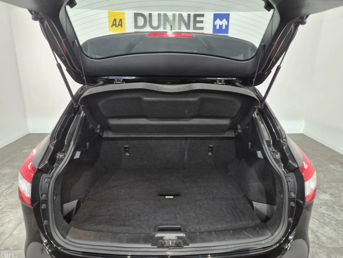 Nissan Qashqai MPV, Diesel, 2015, Black