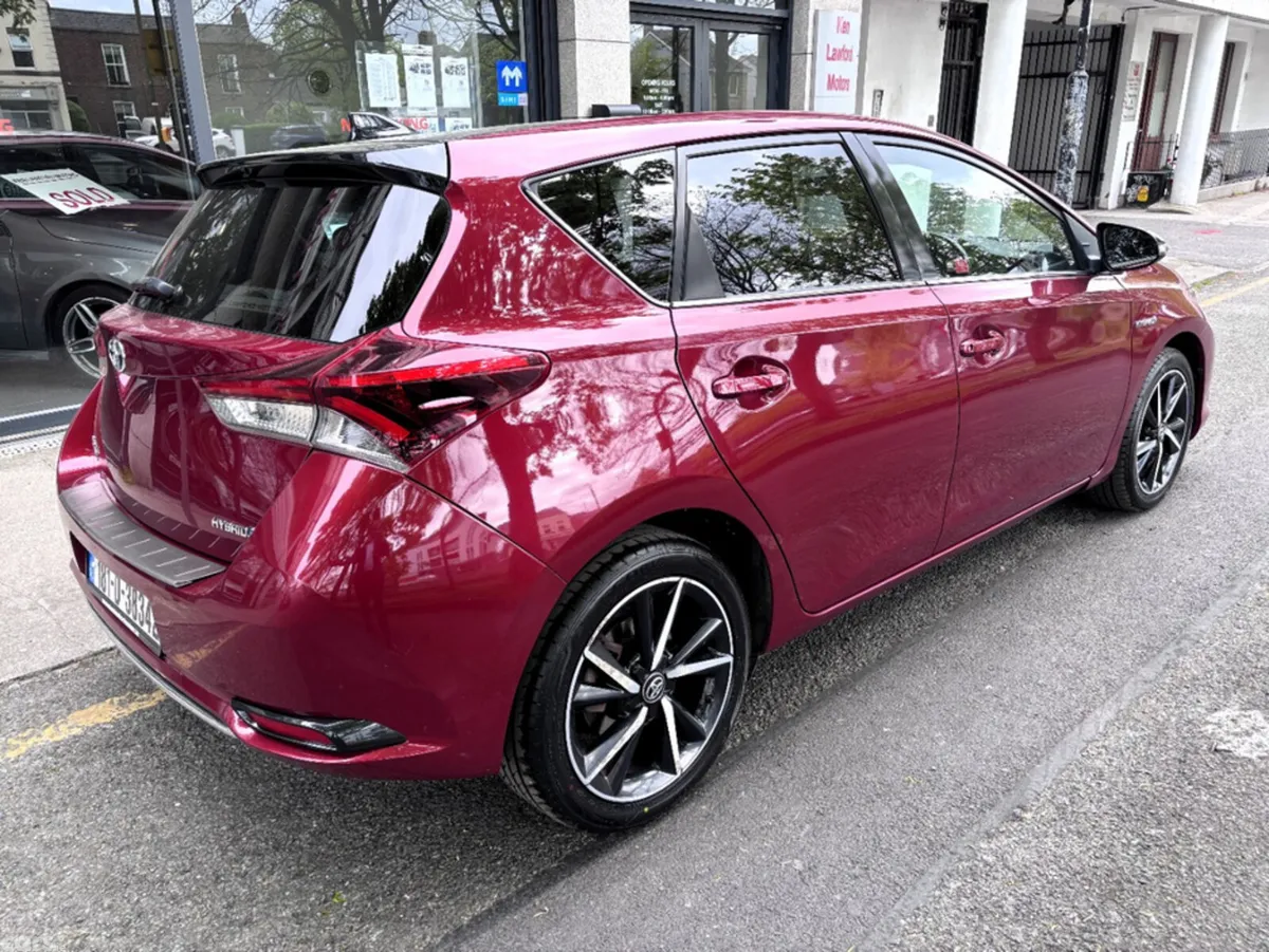 Toyota Auris Hatchback, Petrol Hybrid, 2018, Red