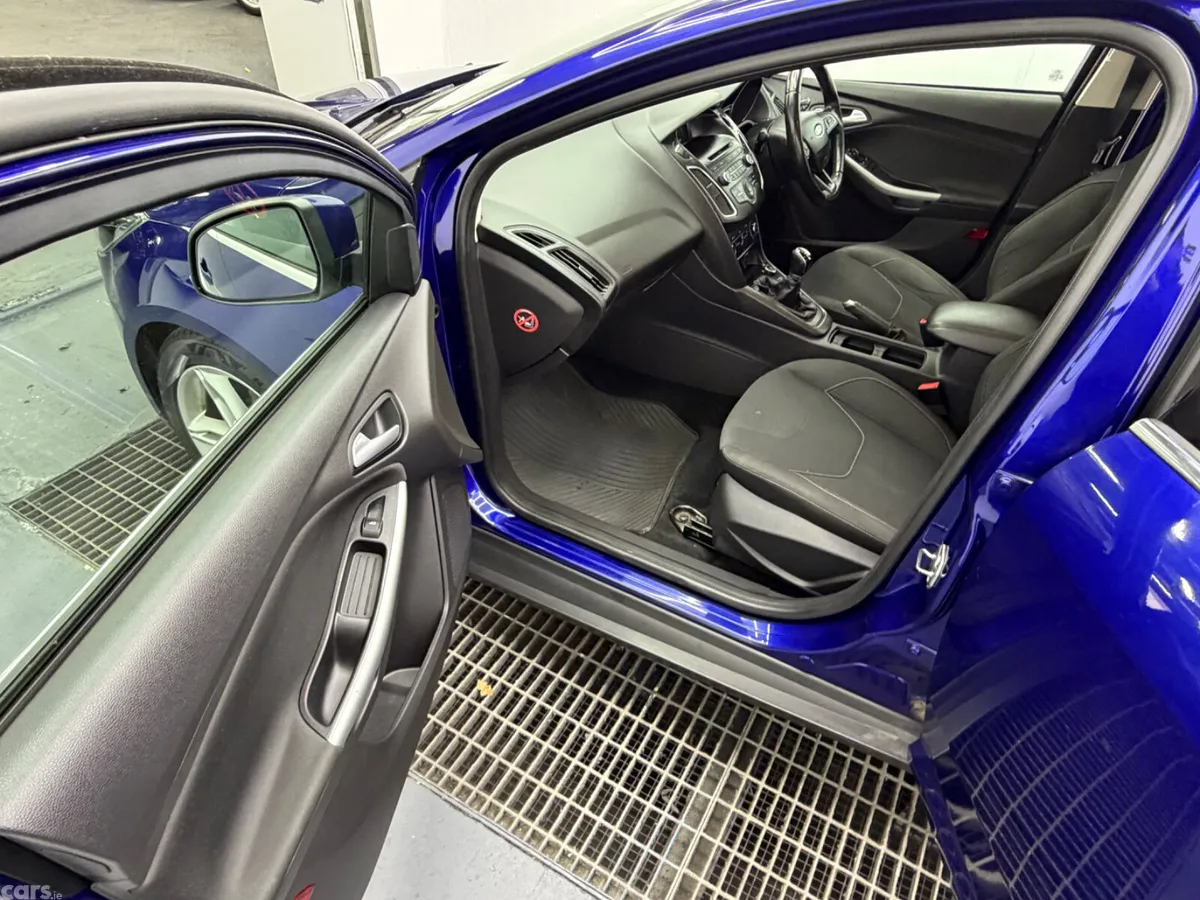 Ford Focus Hatchback, Petrol, 2015, Blue