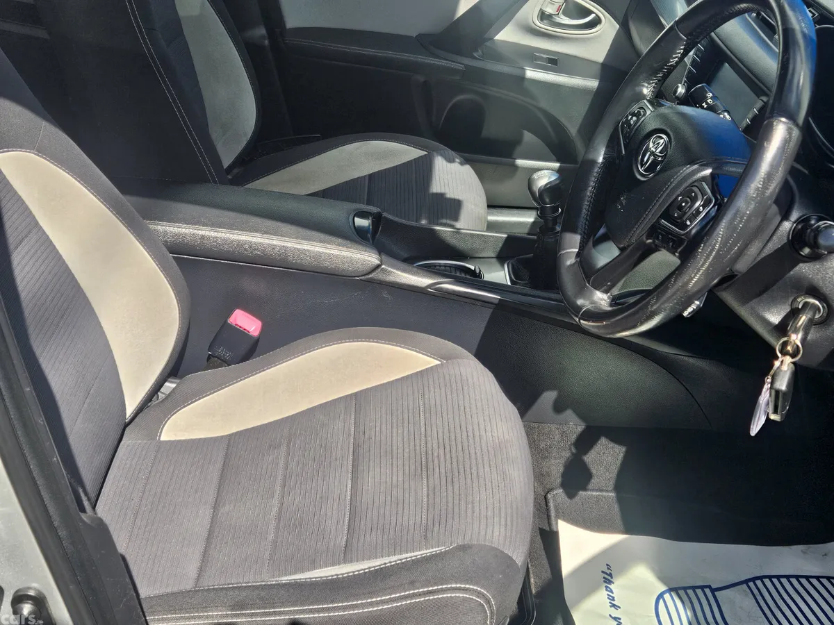 Toyota Avensis Saloon, Diesel, 2016, Grey