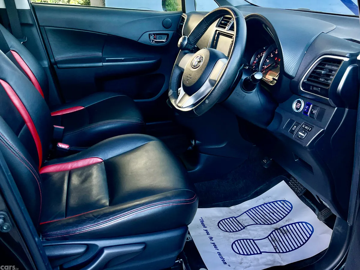 Toyota Ractis Hatchback, Petrol, 2013, Black