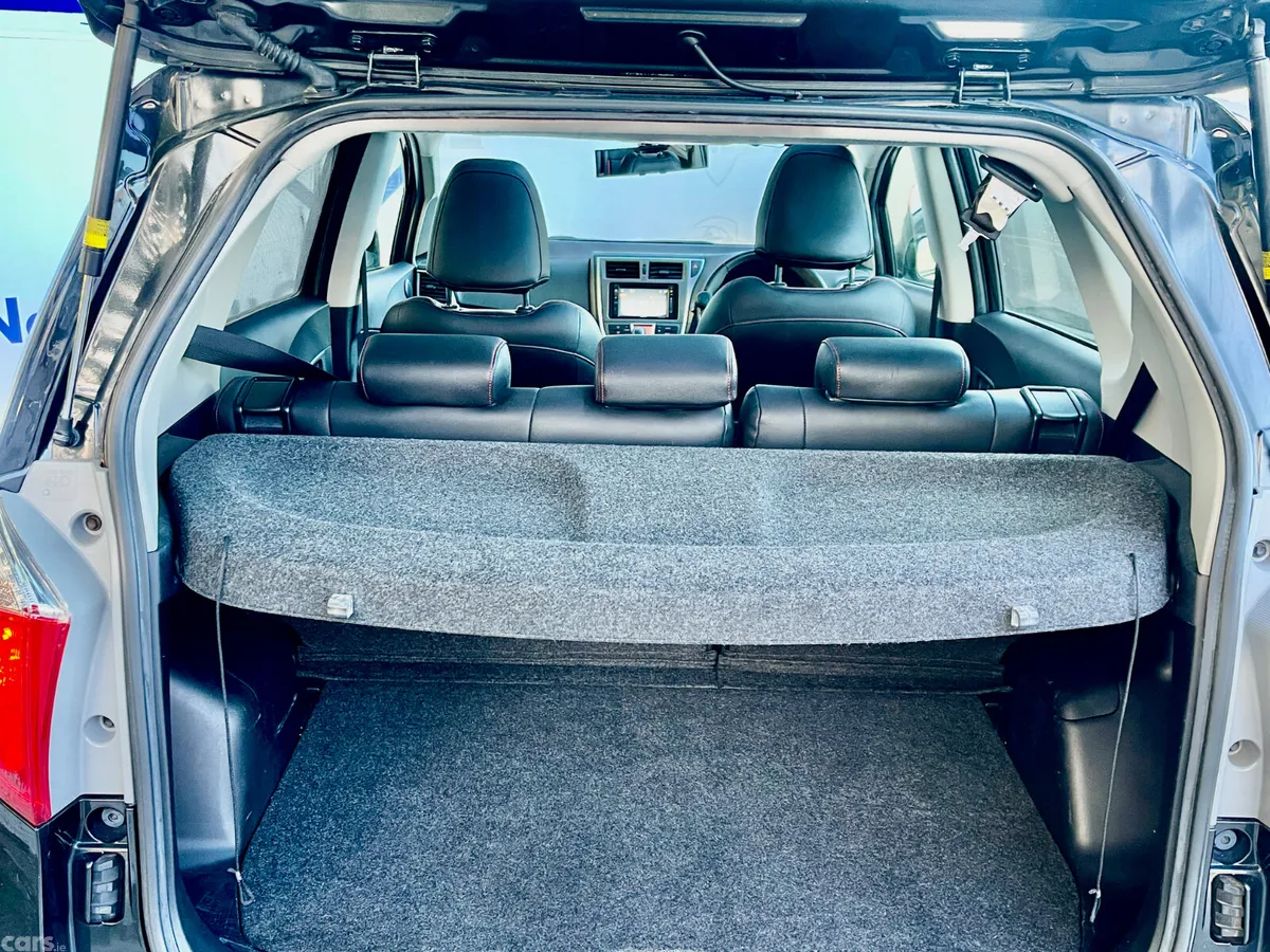 Toyota Ractis Hatchback, Petrol, 2013, Black