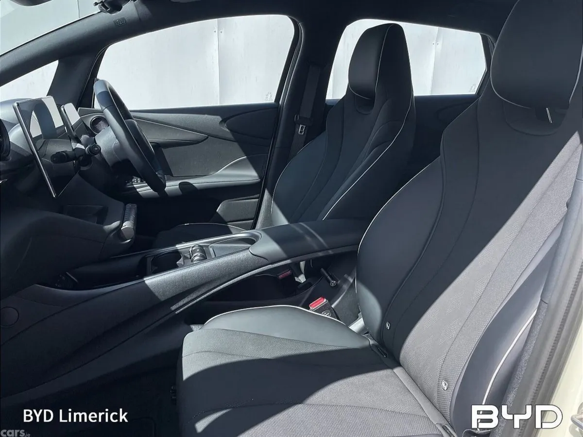 BYD DOLPHIN Hatchback, Electric, 2025, White