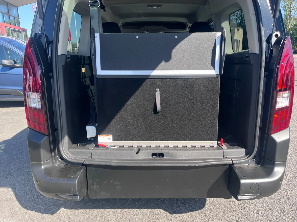 Peugeot Rifter MPV, Diesel, 2027, Black